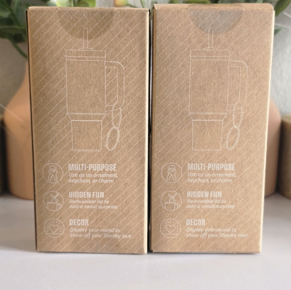 2 Stanley Ornament Keychains - Picture 3 of 4